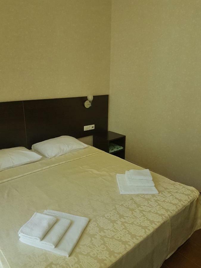 Lazurniy Bereg Hotel Gagra Exterior photo