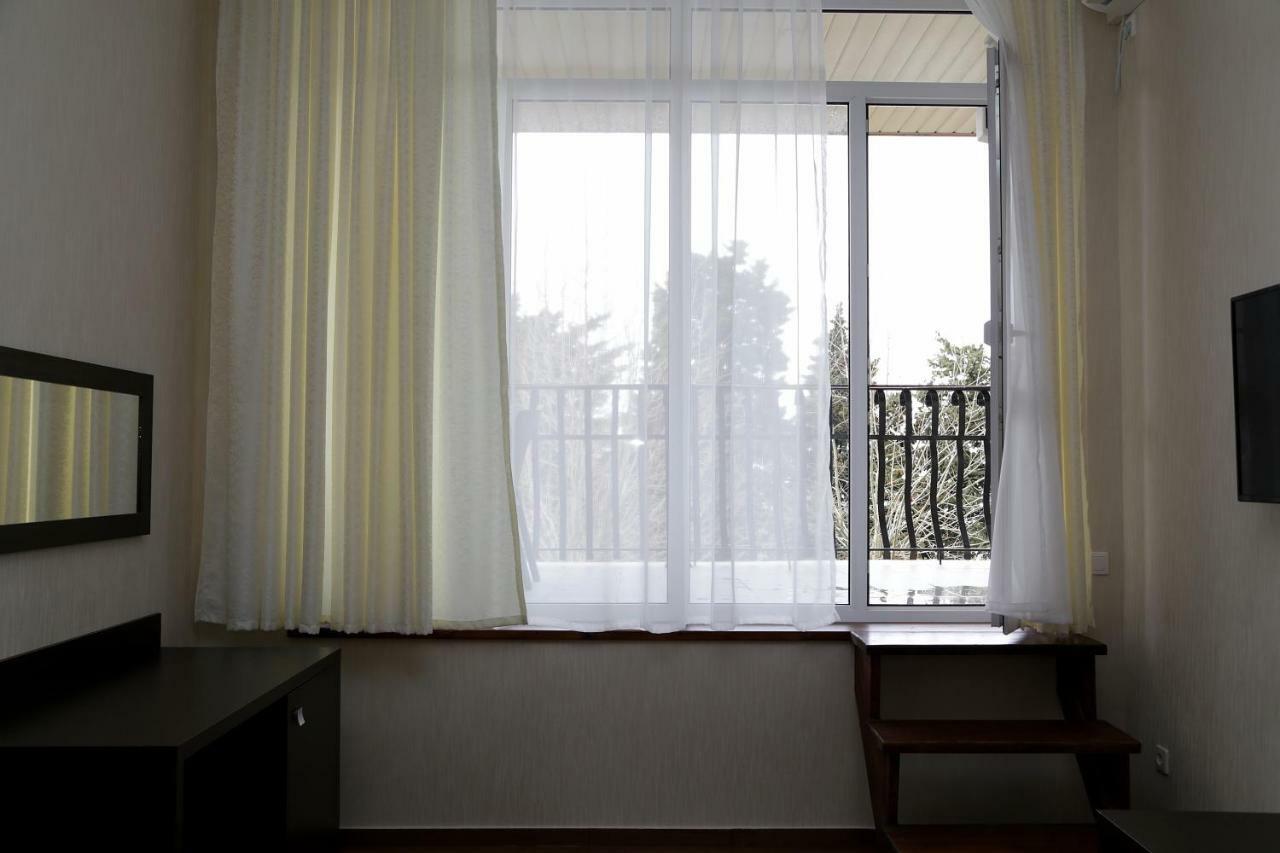 Lazurniy Bereg Hotel Gagra Exterior photo